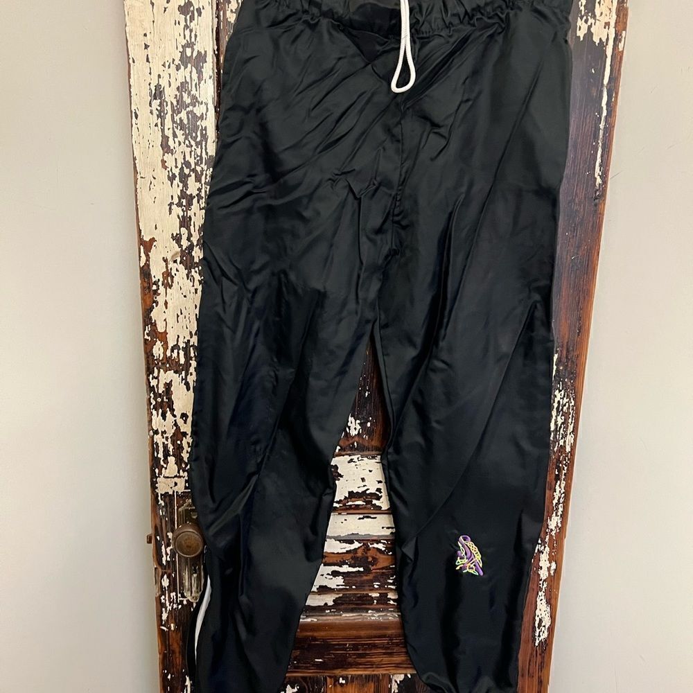 Men’s vintage Rennoc Nylon black track pants. Size Small